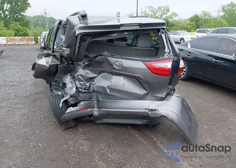 2018 Toyota Sienna Xle 8 Passenger z USA, uszkodzony, nr VIN 5TDYZ3DC8JS916681